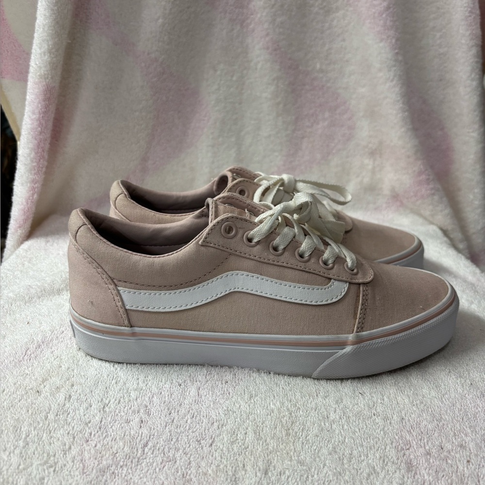 Vans Off The Wall
Women's Size 8 Pastel
White Casual Shoes